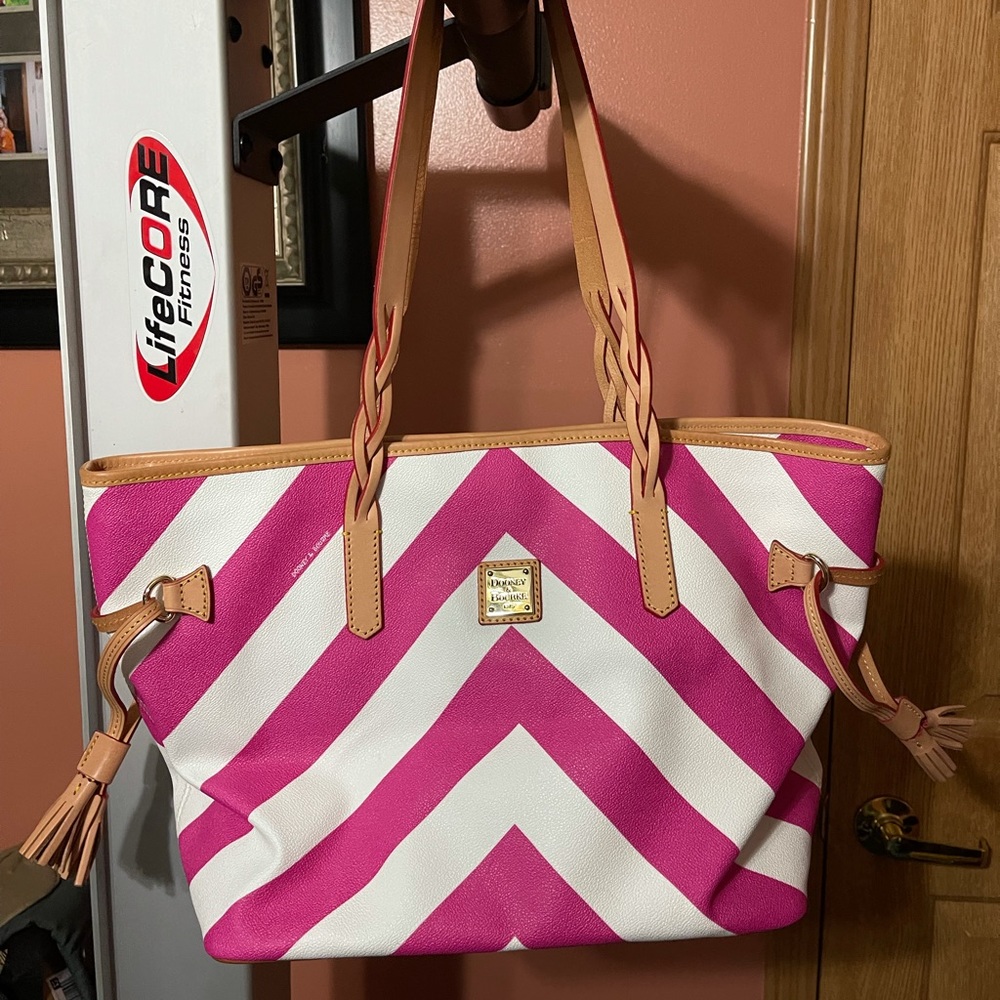 Excellent condition Dooney & Bourke handbag